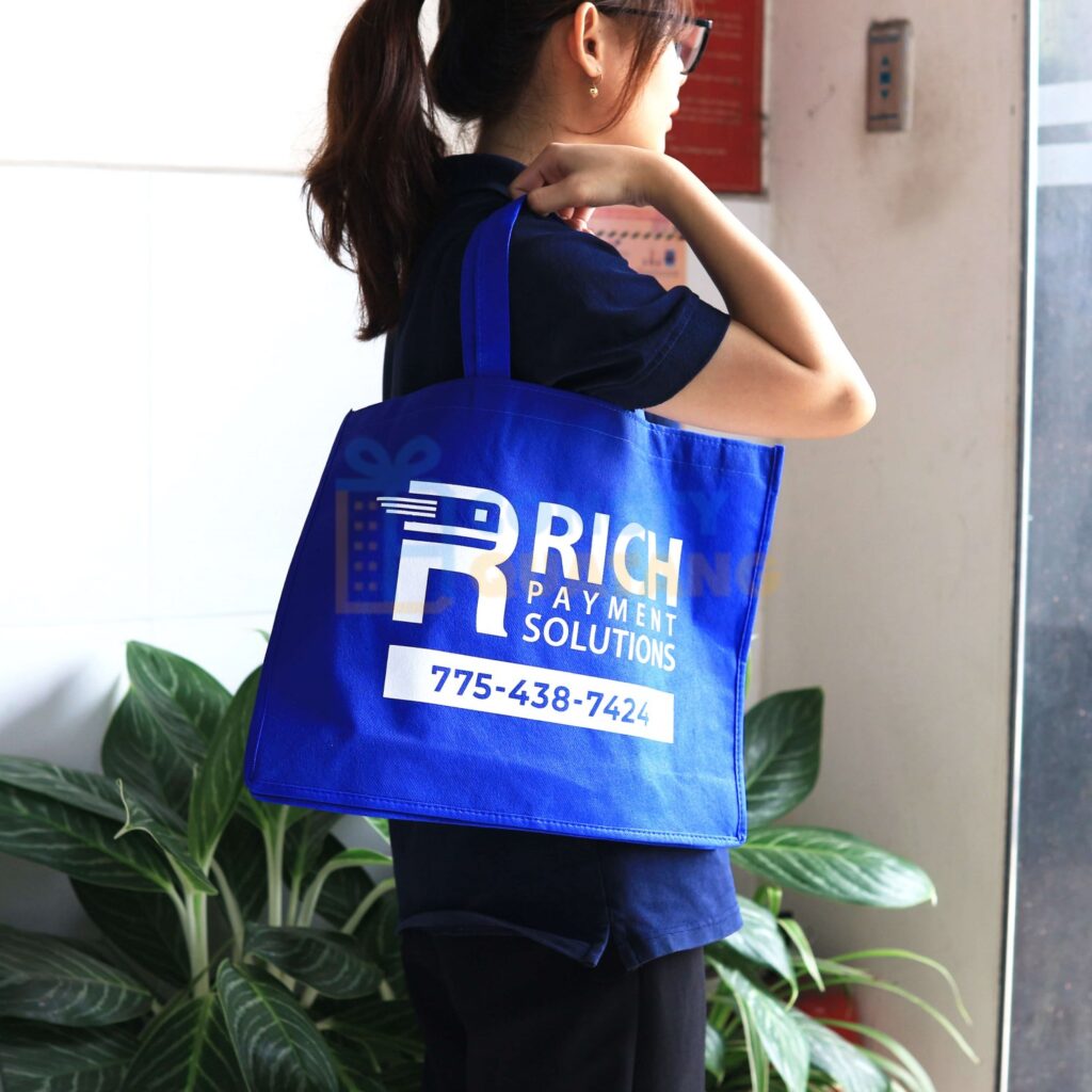 DTH là đơn vị thiết kế và in túi vải quà tặng cao cấp nổi tiếng